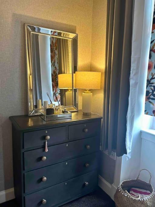 Large 2 Bedroom, Ground Floor Flat, Close To City EDI Kültér fotó