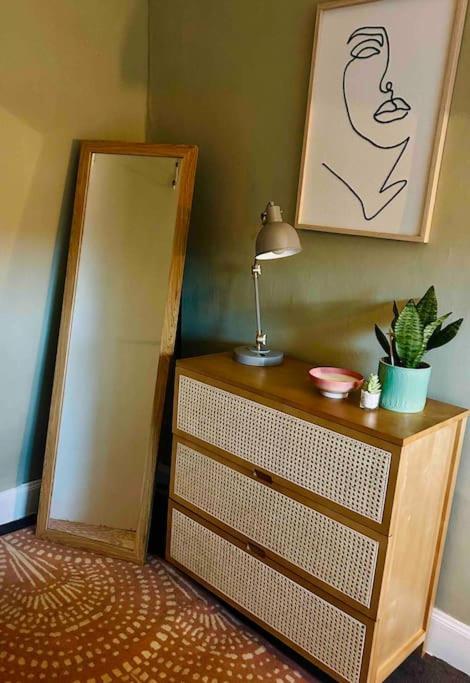 Large 2 Bedroom, Ground Floor Flat, Close To City EDI Kültér fotó