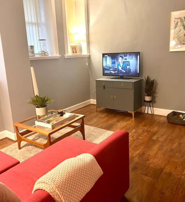 Large 2 Bedroom, Ground Floor Flat, Close To City EDI Kültér fotó