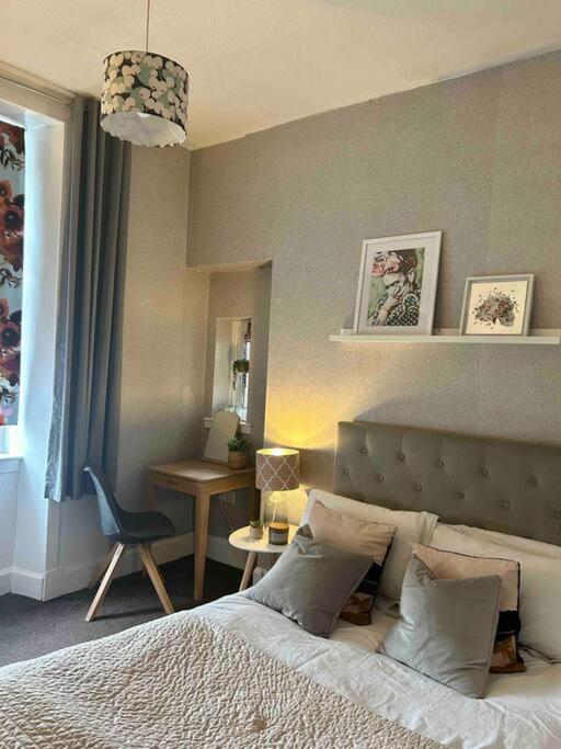 Large 2 Bedroom, Ground Floor Flat, Close To City EDI Kültér fotó